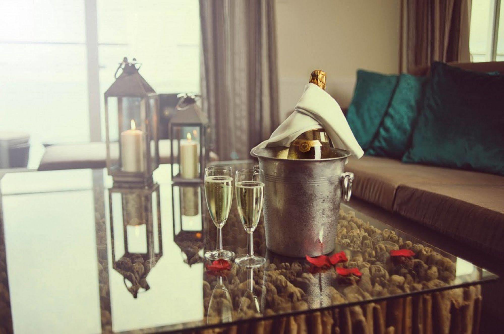 Fistral Beach Hotel And Spa - Adults Only Newquay  Bagian luar foto